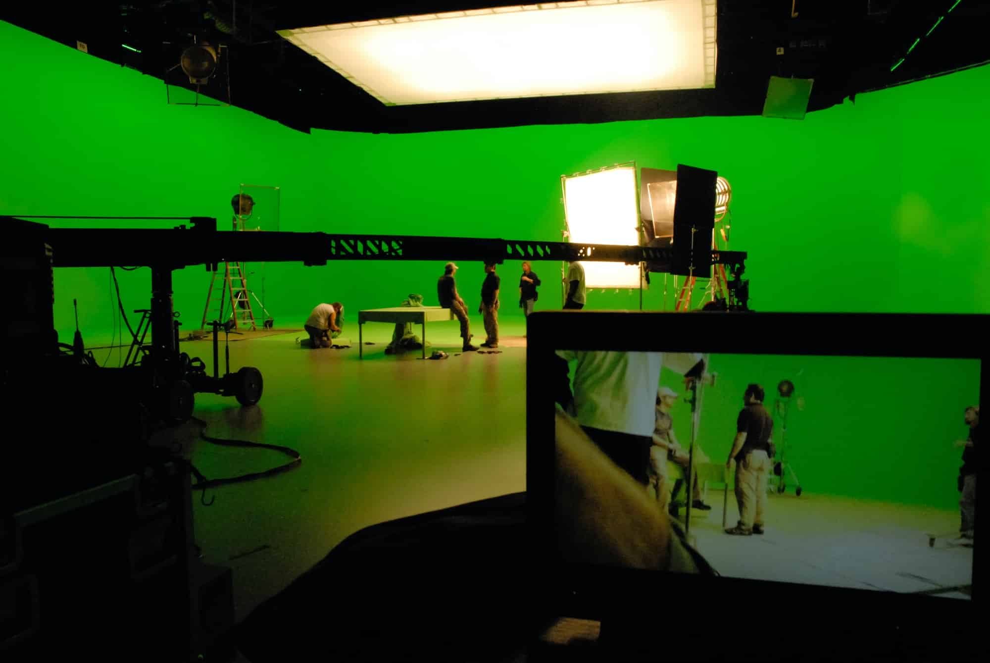 Movie production visual effects green screen stage, illustrates Etienne Navarre's acting classes for beginners in nyc website page.